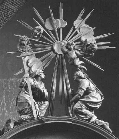 Beeldengroep: twee knielende (vrouwelijke) figuren; stralenkrans, putti en wolken op de achtergrond
