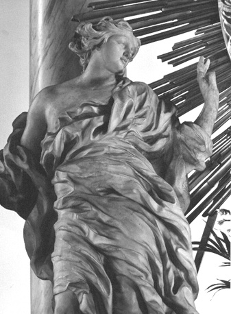 Hoofdaltaar, detail: engel (bovenste deel)