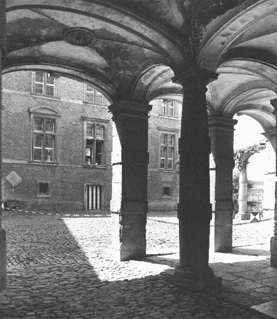 Woonvleugel met galerij (detail: vanuit galerij)
