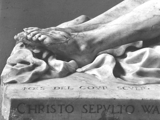 Beeld: liggende dode Christus, detail: voeten