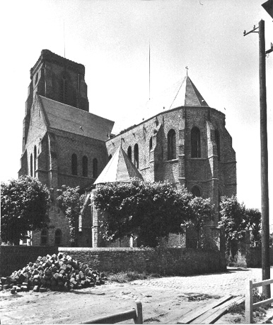 Koor, zuidtransept en toren vanuit het zuidwesten