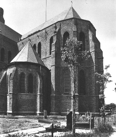Koor en zuidelijke absidiool vanuit het zuidwesten