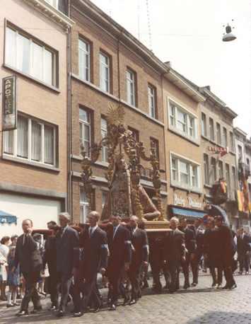 Religieuze processie van Onze Lieve Vrouw van Hanswijk