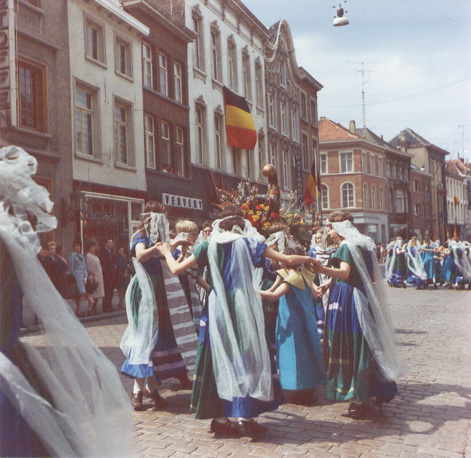Festiviteiten als deel van religieuze processie van Onze Lieve Vrouw van Hanswijk