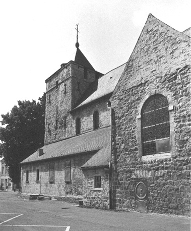 Toren, schip en transept vanuit het zuiden