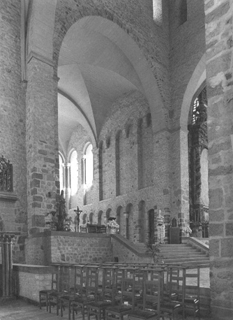 Zicht in koor vanuit noorder transept