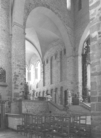 Zicht in koor vanuit noorder transept