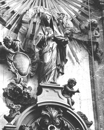 Noordelijke zijbeuk (vanuit het oosten), biechtstoel, detail: Maagd Maria