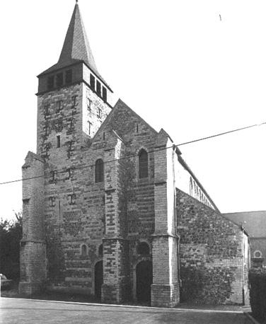 Westzijde van kerk met toren