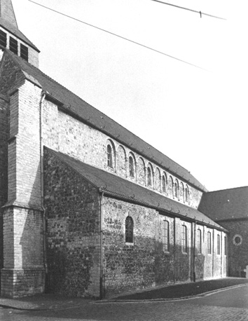 Zuidzijde van kerk