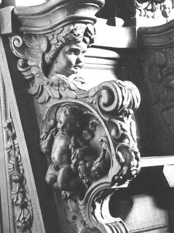 Koorgestoelte, detail: cupido / putto