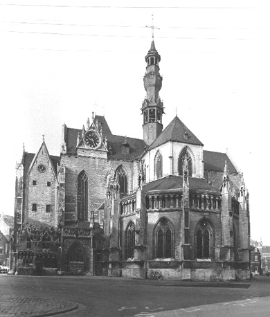 Koor en zuider transept vanuit het oosten