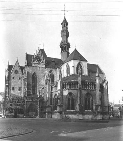 Koor en zuider transept vanuit het oosten
