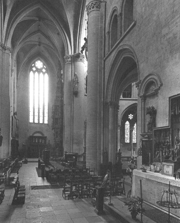Noorder transept vanuit het zuider transept