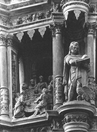 Sacramentstoren, detail: (links) Laatste Avondmaal; beeld van de evangelist Johannes met boek en een adelaar