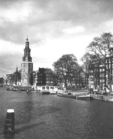 Montelbaanstoren, vanaf het water gezien