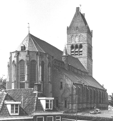 Koor, noordelijke zijbeuk en toren vanuit het noordoosten