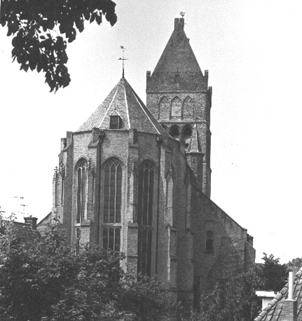 Koor en toren vanaf het Hoge Bolwerk  (het oosten)