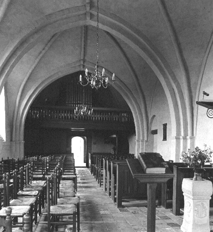 Interieur van de kerk vanuit het oosten