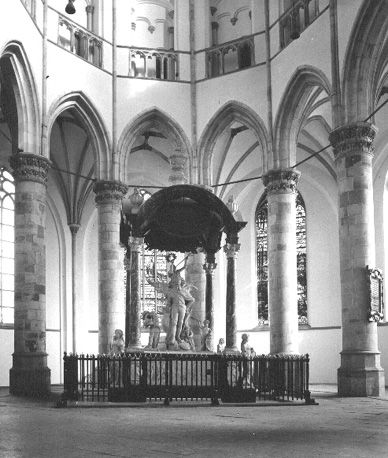 Koor, grafmonument van admiraal Jacob van Wassenaer Obdam