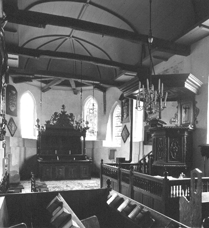 Interieur vanuit het west, heren-bank in het koor