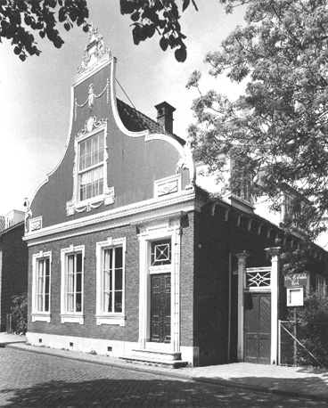 Pastorie bij Oud-Katholieke kerk: facade