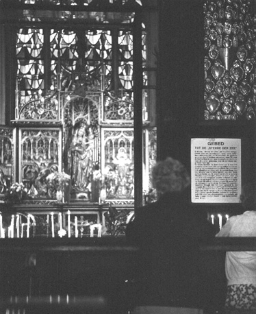 Noordwestportaal: zicht op Maria met Christuskind ("Sterre der Zee")