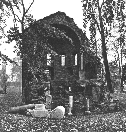 Absisruïne van Sint Maartenskapel vanuit het noordwesten ('Barbarossaruïne')