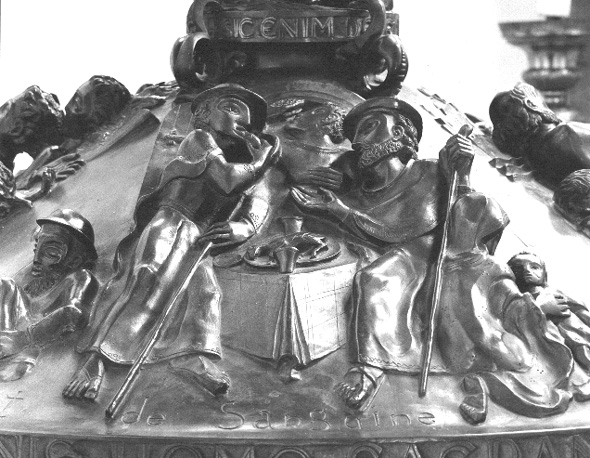 Doopvont (deksel), detail: viering van de eerste Pascha (het eten van het Paaslam)