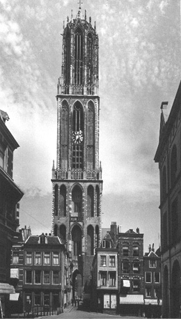 Zicht op Domtoren vanuit het westen