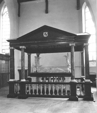 Noordelijk zijkoor: grafmonument van Reinoud van Brederode en zijn vrouw Philippote van der Marck