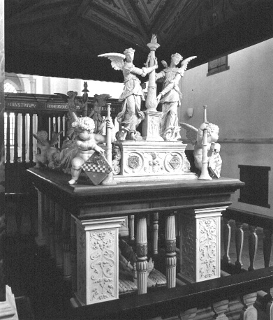 Noordelijk zijkoor: grafmonument van Reinoud van Brederode en zijn vrouw Philippote van der Marck (detail)