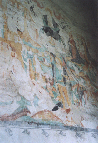 Noordelijke torenwand en traptoren, muurschilderingen: Laatste Oordeel, detail: Christus op regenboog, Maria en Johannes de Doper, aartsengel Michaël zielenwegend