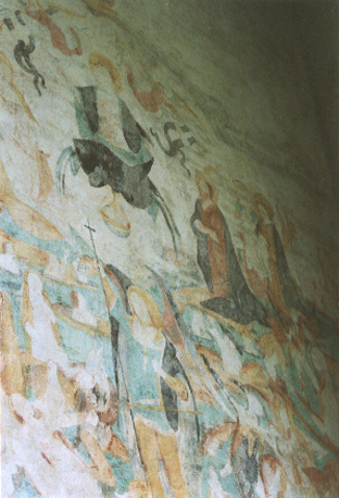 Noordelijke torenwand en traptoren, muurschilderingen: Laatste Oordeel, detail: Christus op regenboog, Maria en Johannes de Doper, aartsengel Michaël zielenwegend