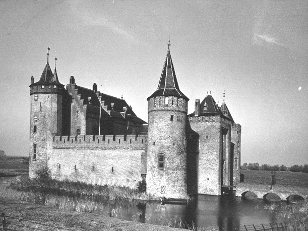 Zicht op Muiderslot (vanuit het zuiden)