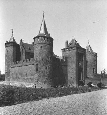Zicht op Muiderslot, ingang (vanuit het zuiden)