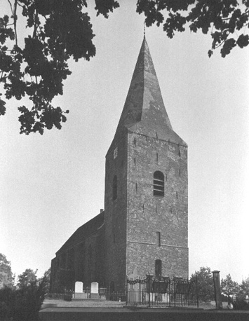 Toren en kerk vanuit het westen