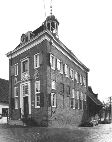 Facade en zijkant van stadhuis
