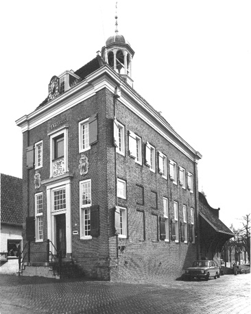 Facade en zijkant van stadhuis