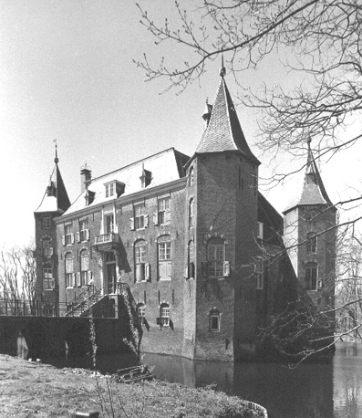 Zicht op kasteel met ingang