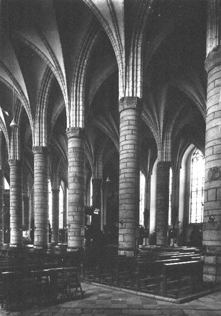 Interieur van kerk gezien vanuit het noordwesten (noordelijke zijbeuk)