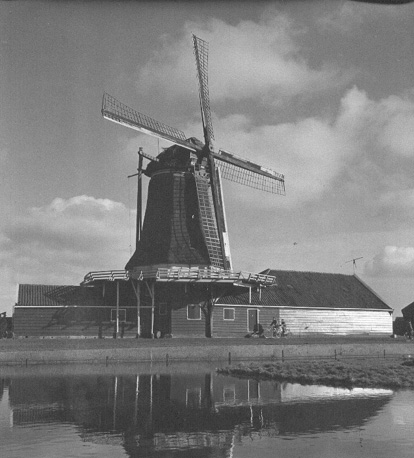 Oliemolen 'De Koperslager' aan het water