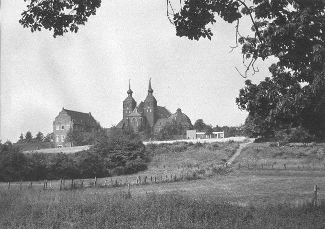 Zicht op oostelijke zijde van abdijkerk