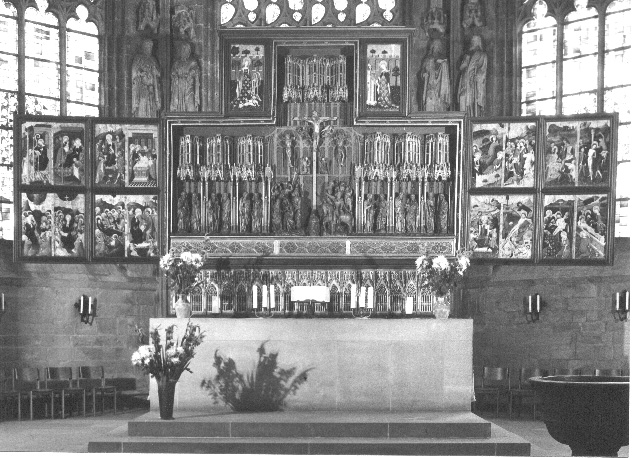 Altaarretabel: kruisiging van Christus, zes paar apostelen, beschilderde vleugels met scènes uit de Passie en uit het leven Maria