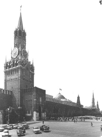 Verlossers-toren (links), Senaats-toren, St. Nicolaas toren