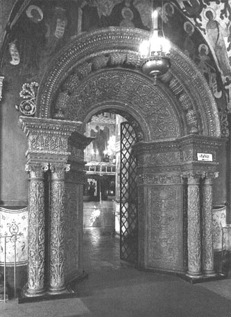 Annunciatie-kathedraal, noordelijke galerij: gebeeldhouwde poort