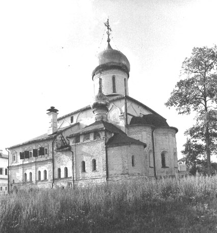 Kathedraal van de Maria-Geboorte, vanuit het zuidoosten