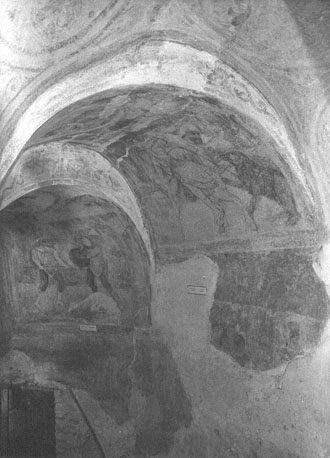 Westzijde van kathedraal, trap: freso's met circus-scènes