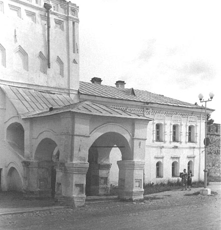 Ingang van klokkenhuis (van de Sophia kathedraal)