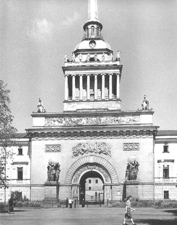 Hoofdingang, poorttoren